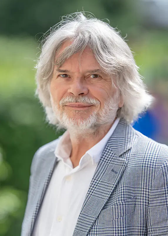 lutz_tinius_portrait_01 Lutz Tinius